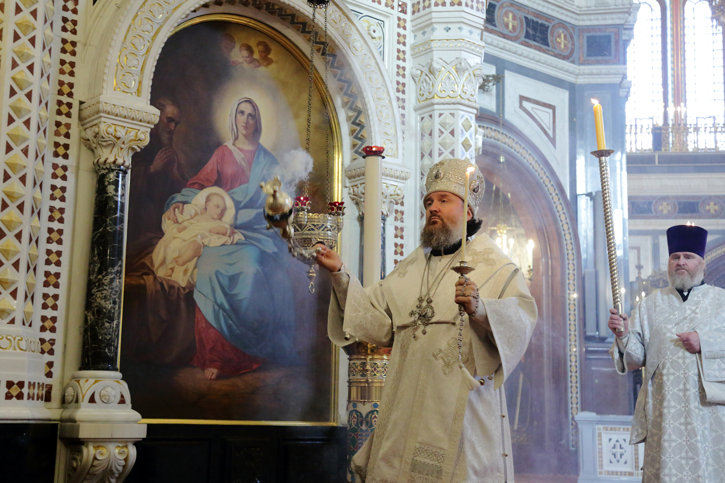 В канун праздника Вознесения Господня митрополит Воскресенский Григорий совершил Всенощное бдение в Храме Христа Спасителя